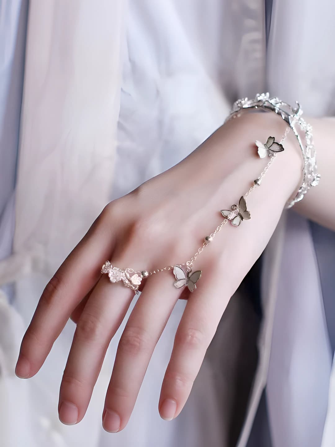 Ayollar uchun Tian Guan Ci Fu animatsiyasidan olingan, Xie Lian va Hua Cheng uslubidagi, qanotli hayvon dizayn elementiga ega, pushti rangdagi, shirin uslubdagi qo'l zargarligi