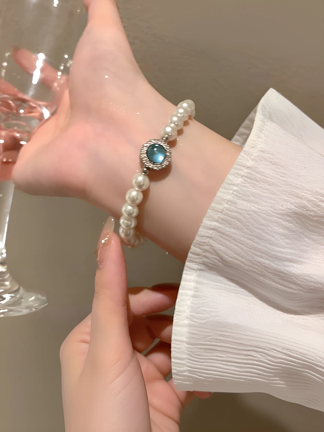 Women's geometric aquamarine and imitation pearl bracelet