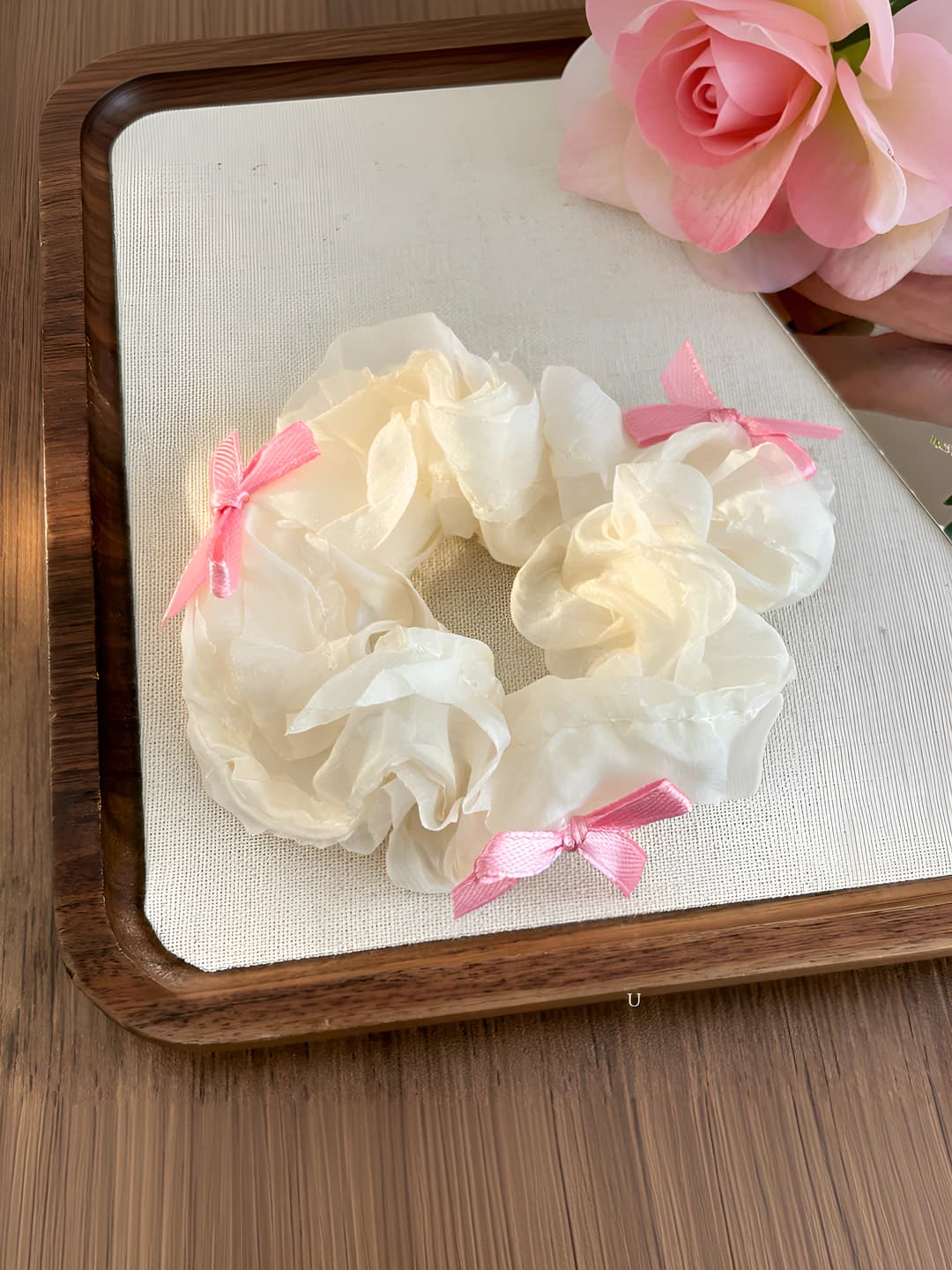 2# Pink bow creamy white