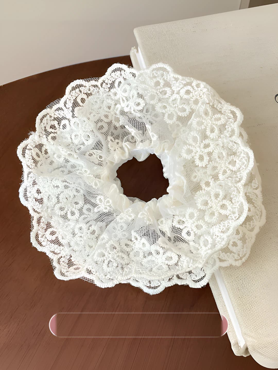 Four-leaf clover lace off-white scrunchie - 16CM