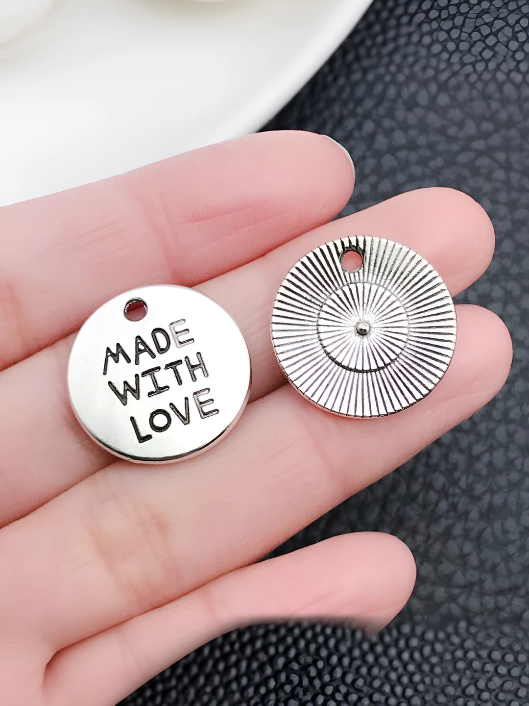 1 dona qadimiy kumush MADEWITHLOVE harfli plaka 19x19mm-2.2g