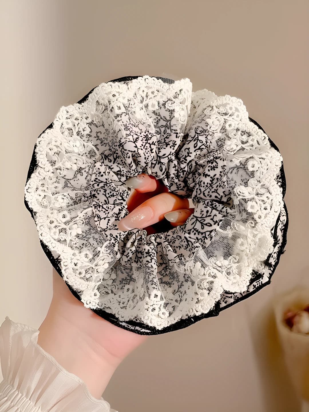 1# White lace 15 cm