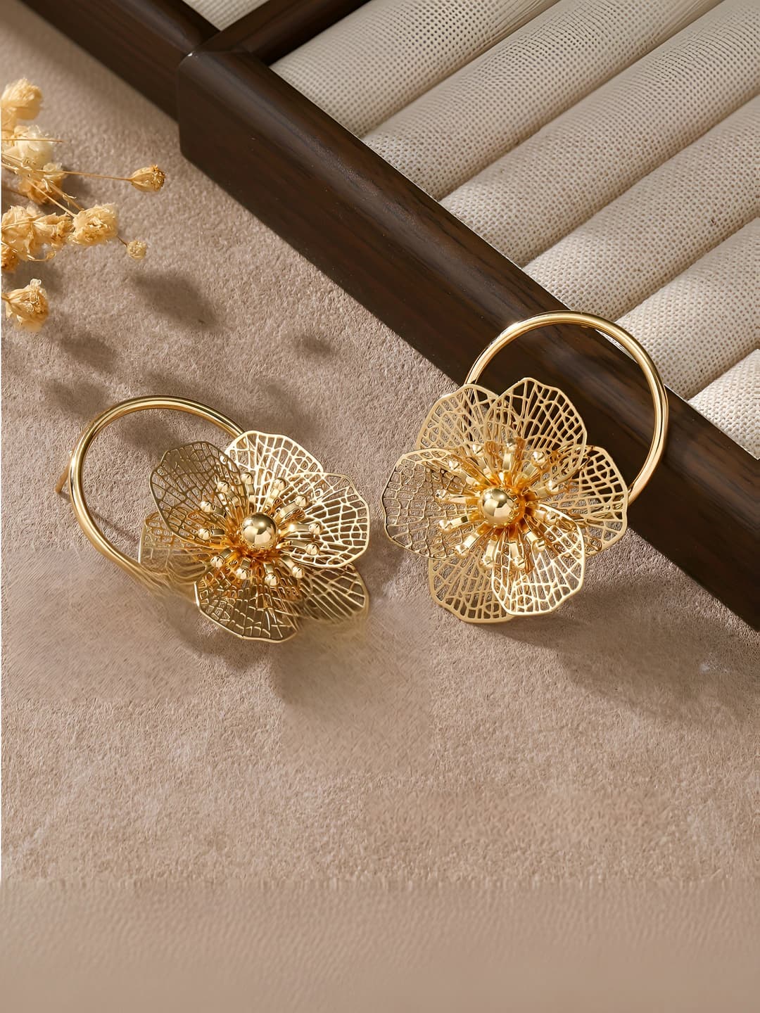 13# Openwork flowers