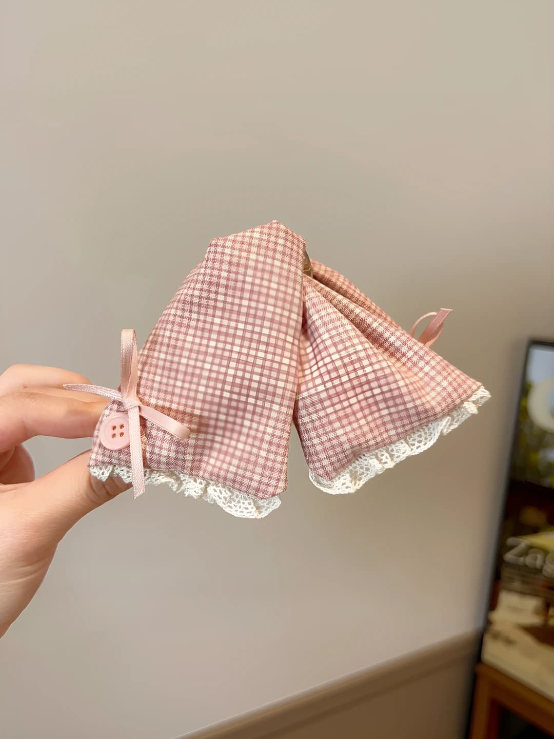 1# Pink plaid triangle, 13 cm