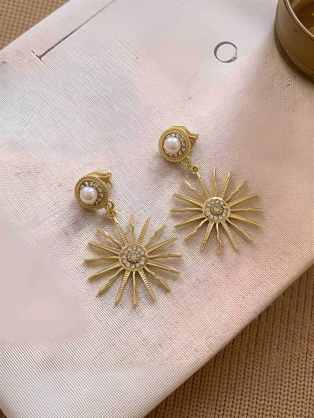 8# gold pearl sunflower ear clip