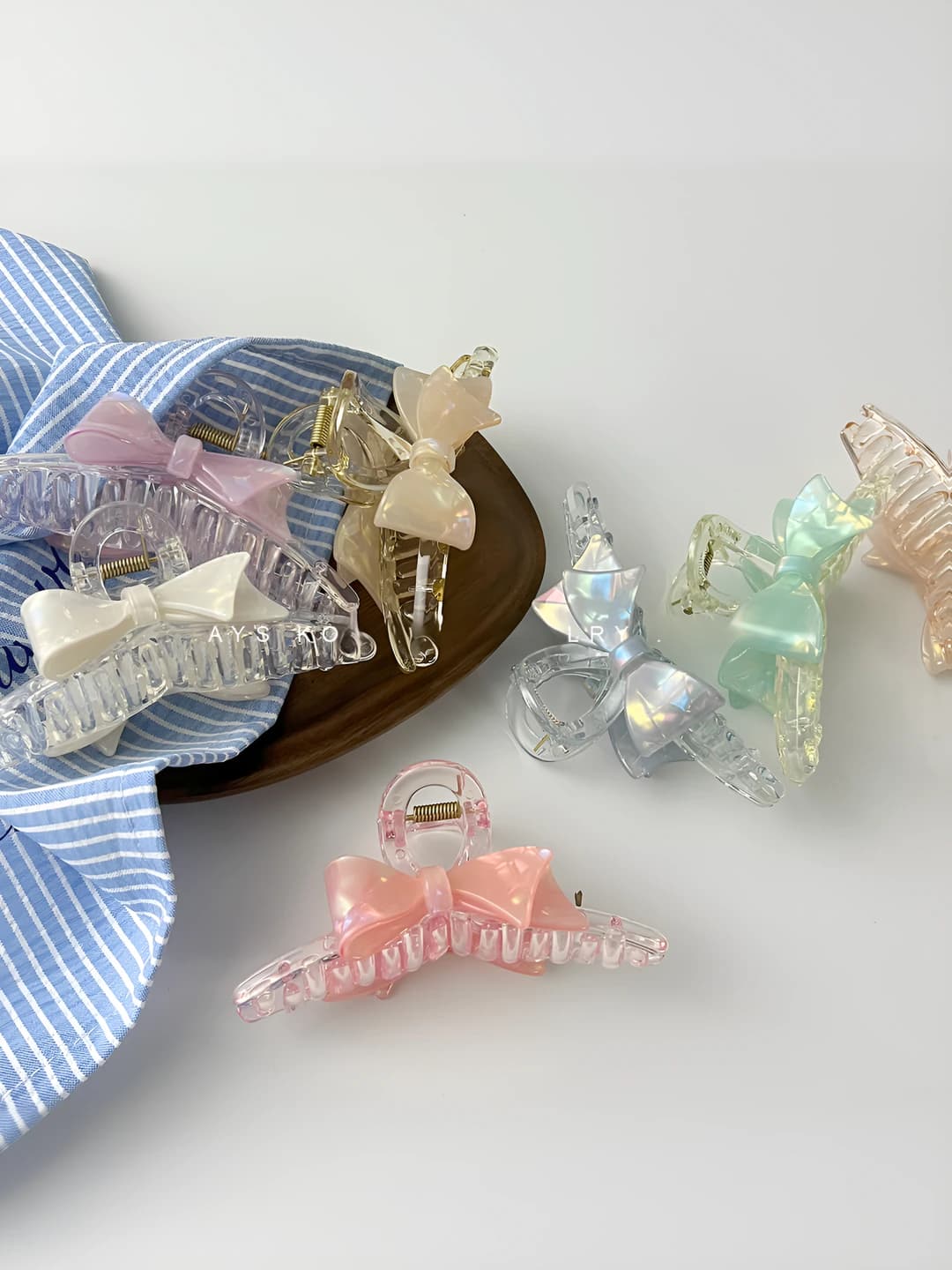 Ayollar uchun shaffof akril materialdan yasalgan, koreys uslubidagi, geometrik shakldagi, qo'lda ishlangan, yozgi, shirin va nafis ko'rinishdagi soch to'g'ragichlari (shark/claw clips)