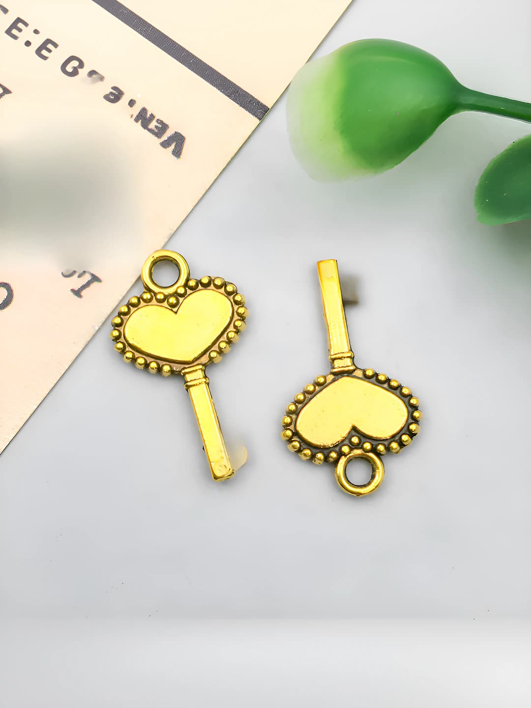 1 pc Antique gold peach heart key 19x9mm-0.4g-11091