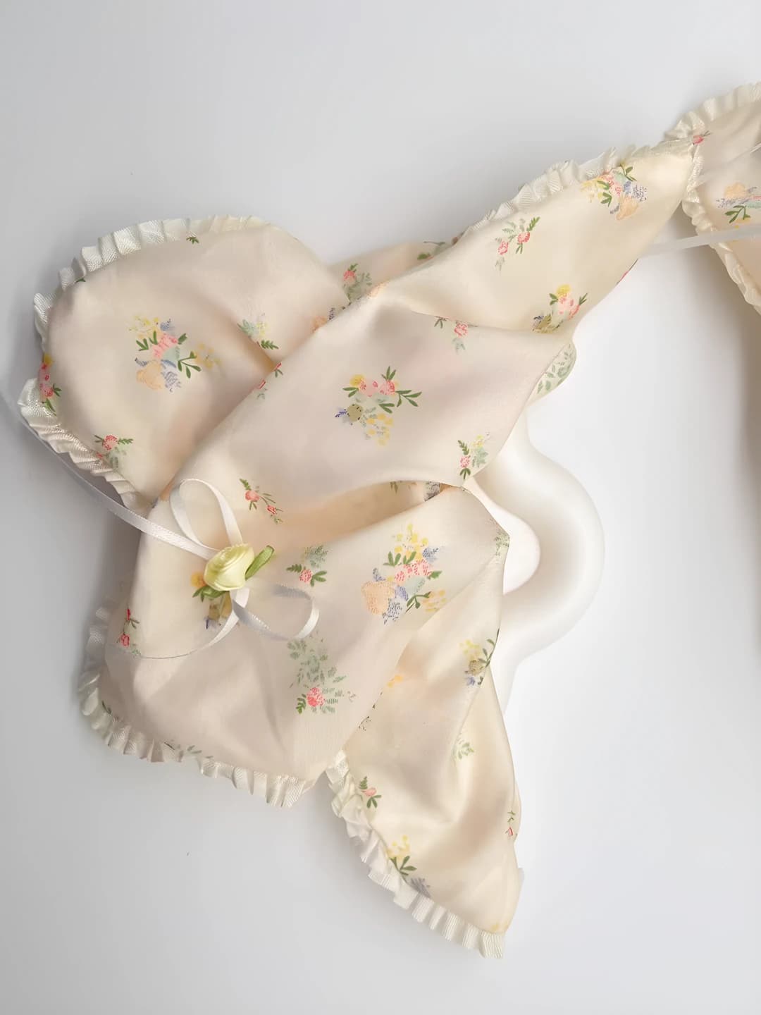 Oqsimon gulli bow kvadrat