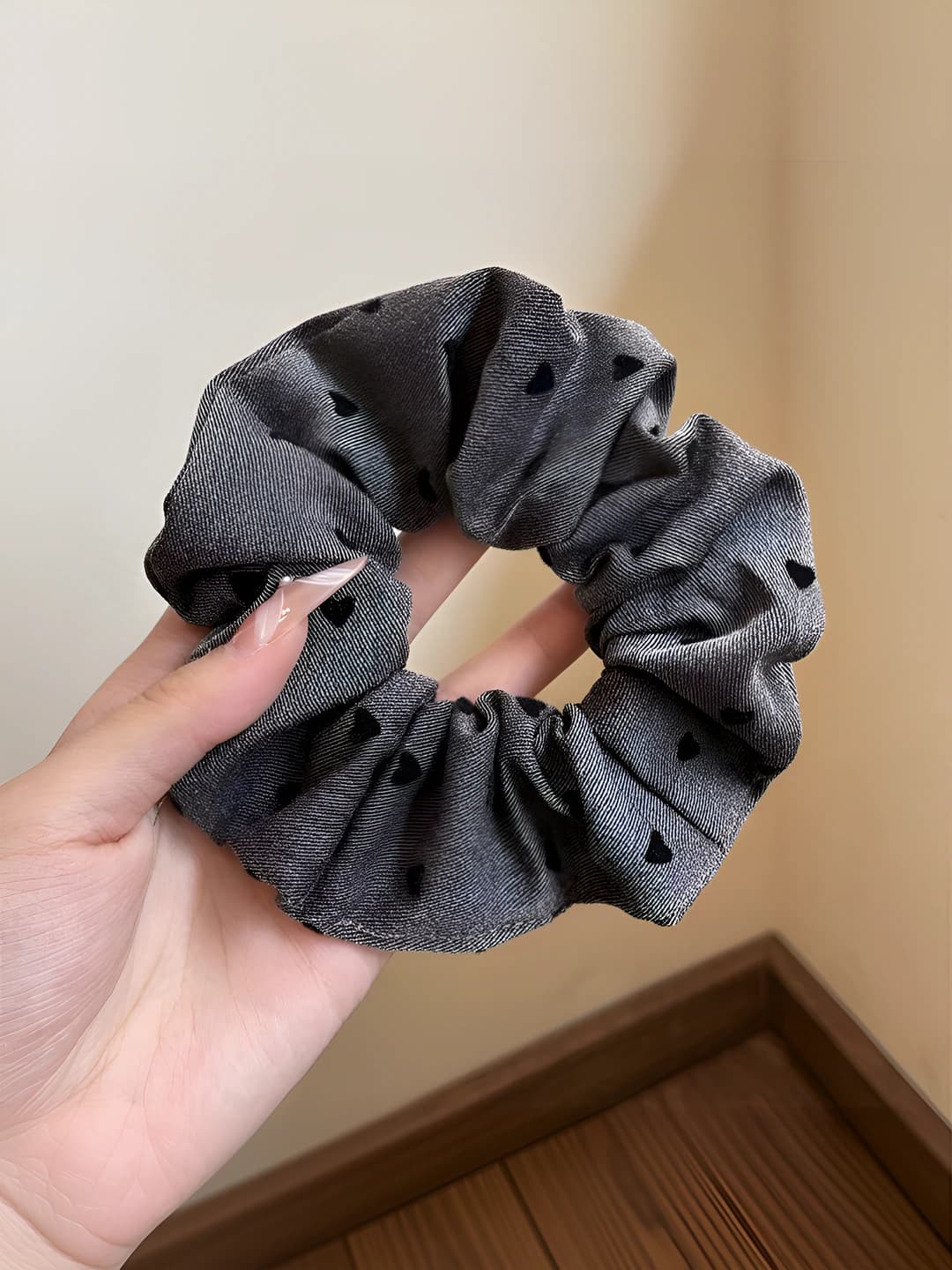 Серый с сердцем