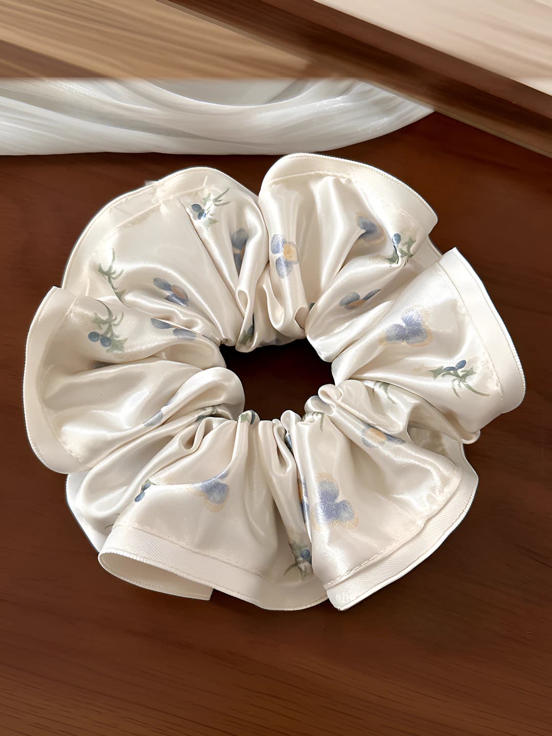 1# Small orchid satin scrunchie ~14 cm