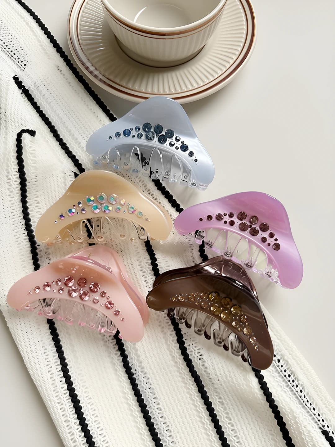 Women's rhinestone acetate hair claw clip: shiny, minimalist style