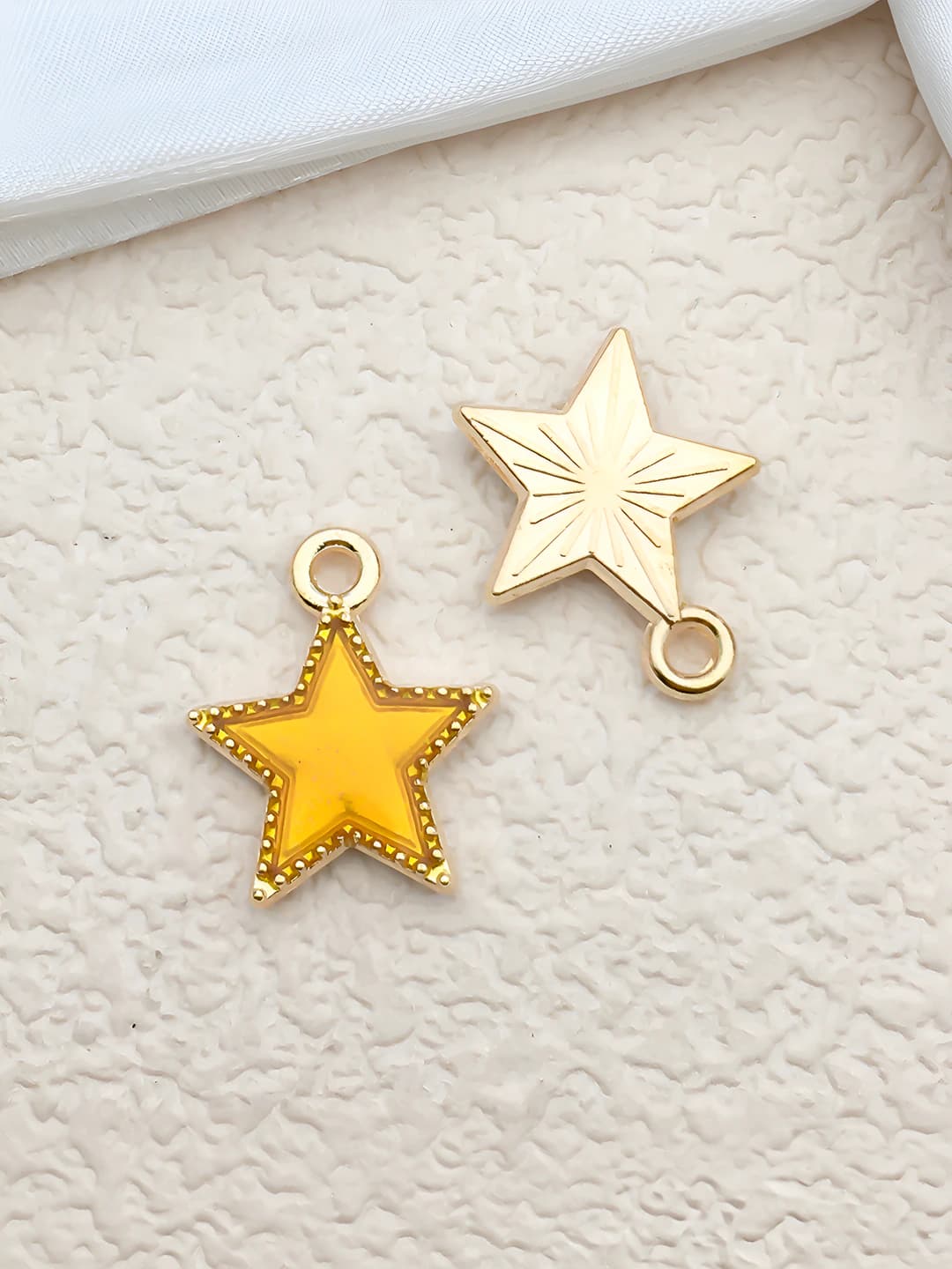1 pc yellow five-pointed star 15x17mm-0.5g