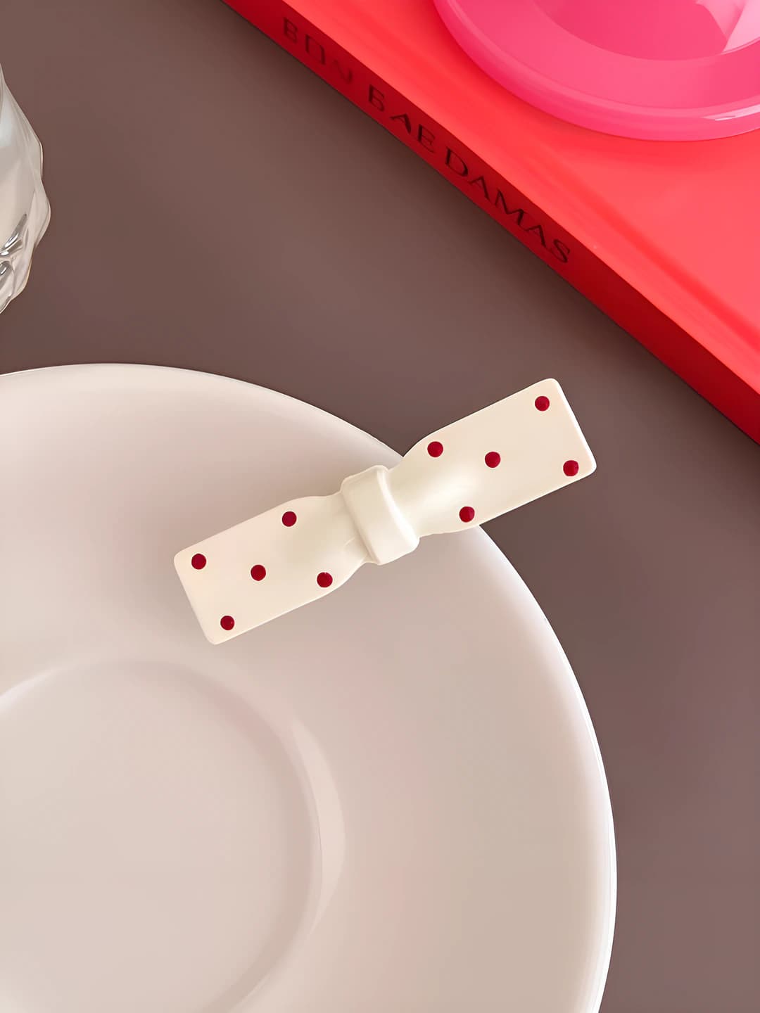 Oq-qizil bow tie