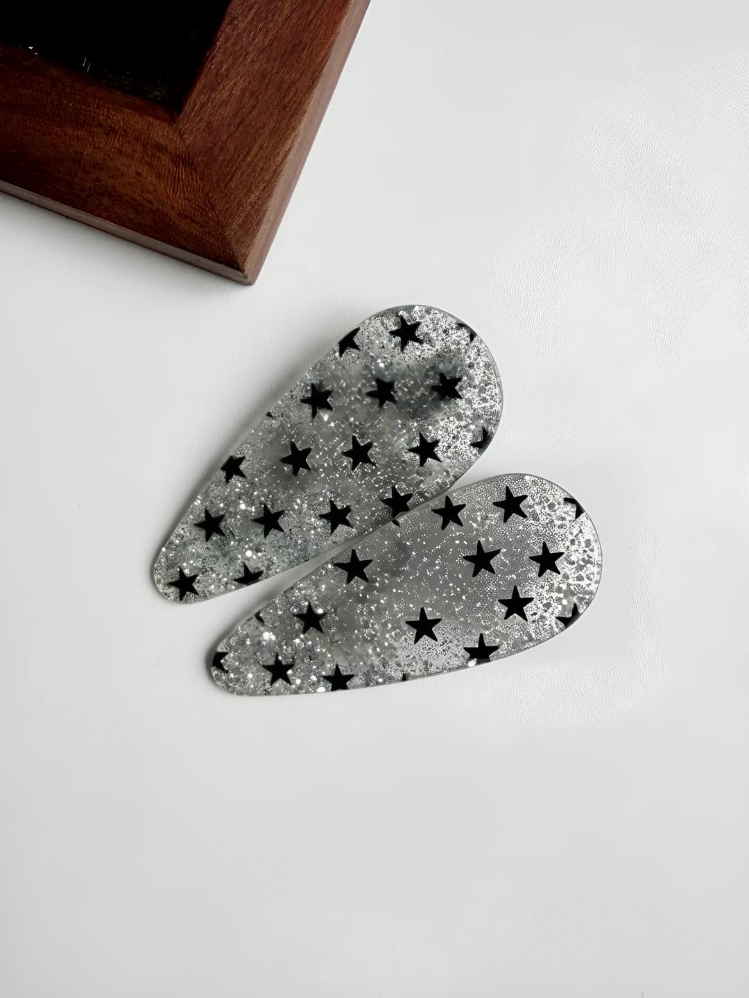 Grey — duckbill clip