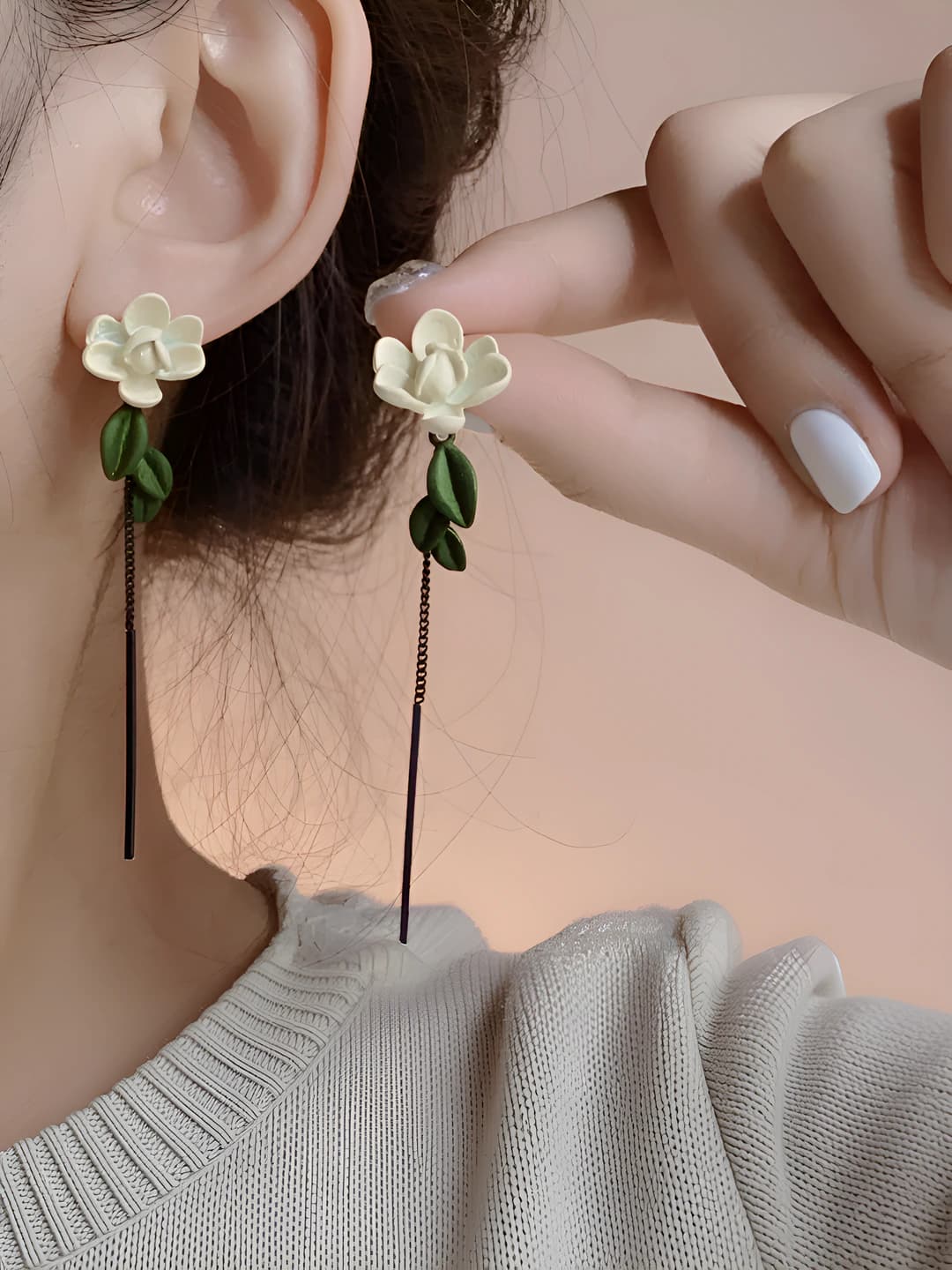 Gardenia stud earrings
