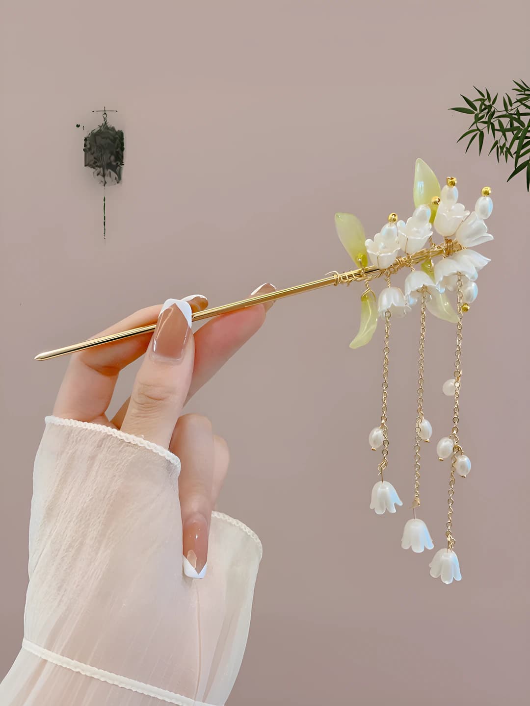 Lily tassel