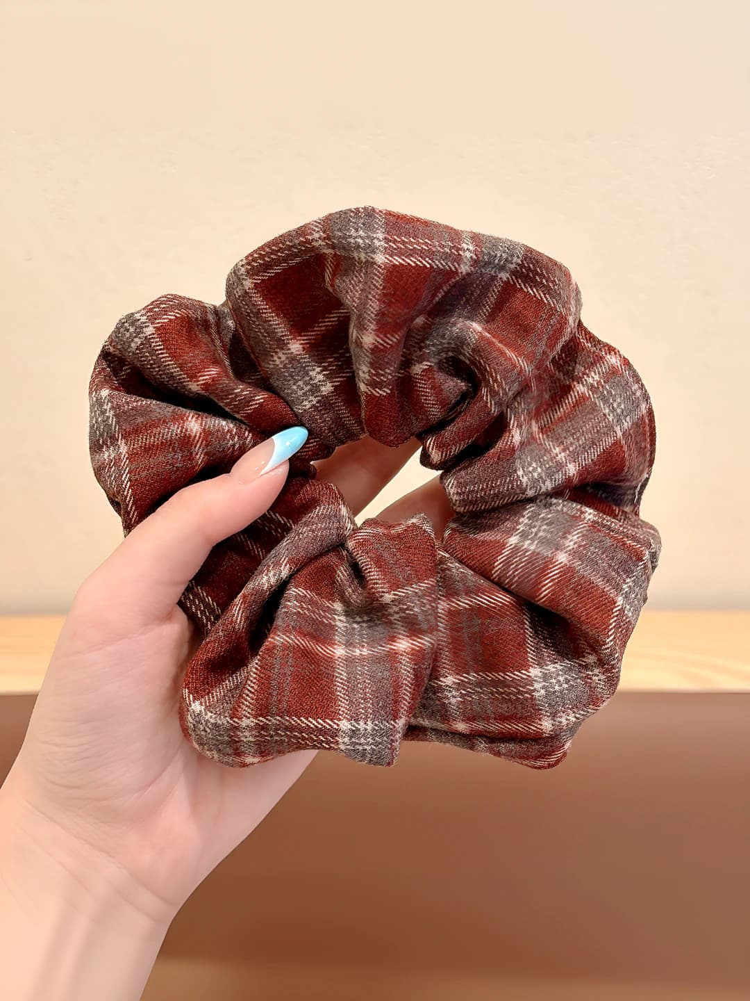 Red-grey plaid, 14 cm