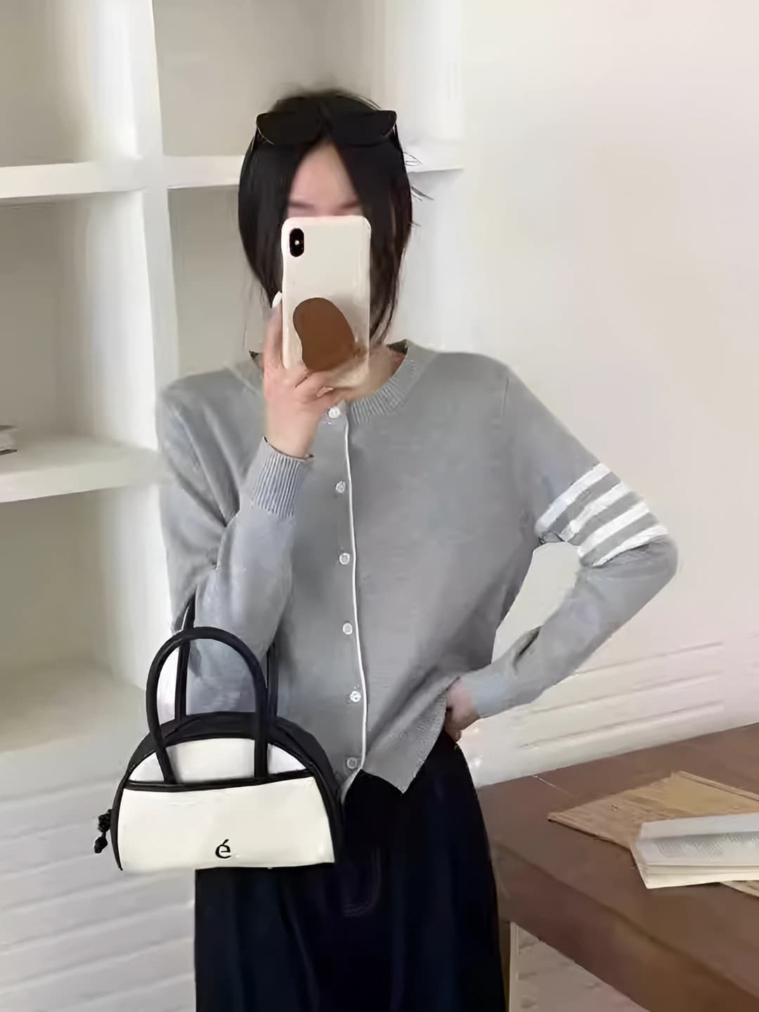 Ayollar uchun trikotaj kardigan, bahor-kuz, bir rangli, bo'sh (oversize) kesim, dumaloq yoqa, uzun yeng, preppi uslub