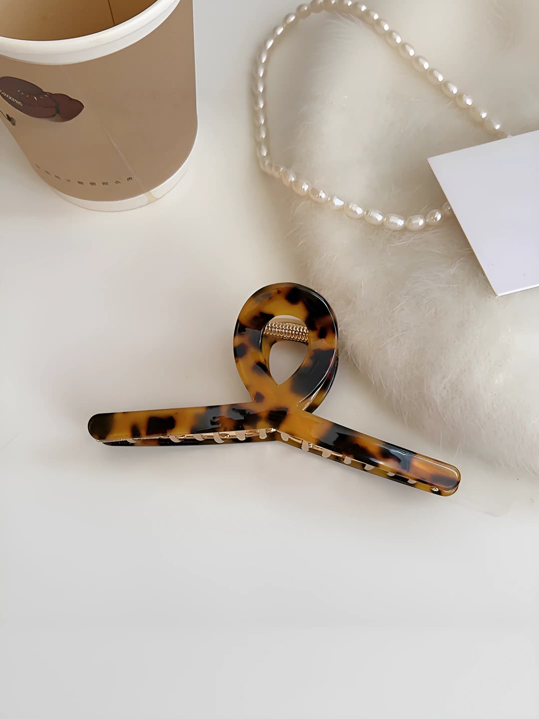 Dark tortoise, bow clip