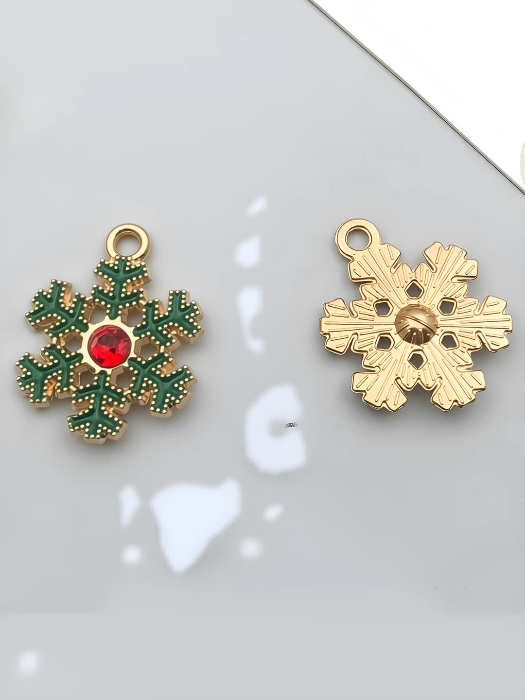 1 шт. зеленая снежинка 16x21mm-1.2g-12514