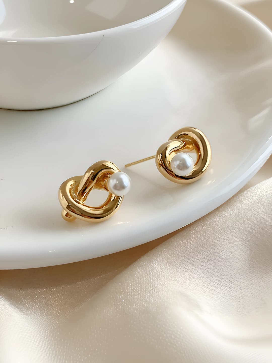 Gold pearl
