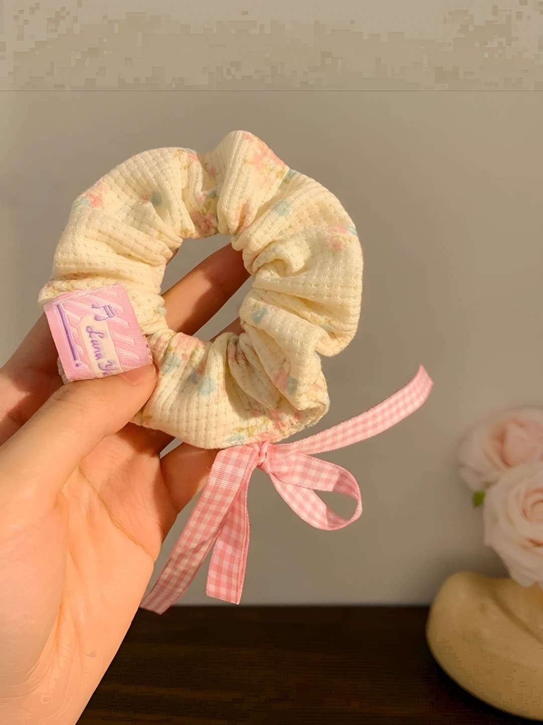 White plaid, pink bow 8 cm