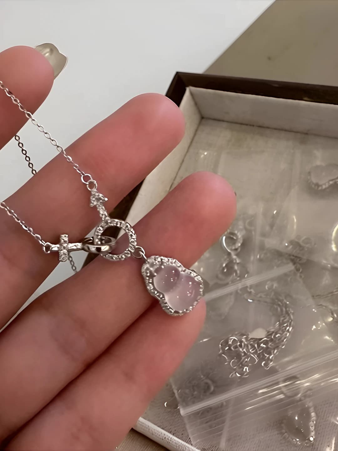 Gourd Necklace (White Gold)