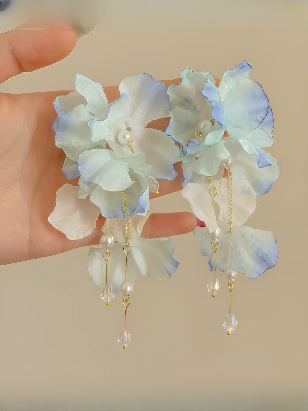 Blue flower clip earrings - 10 cm