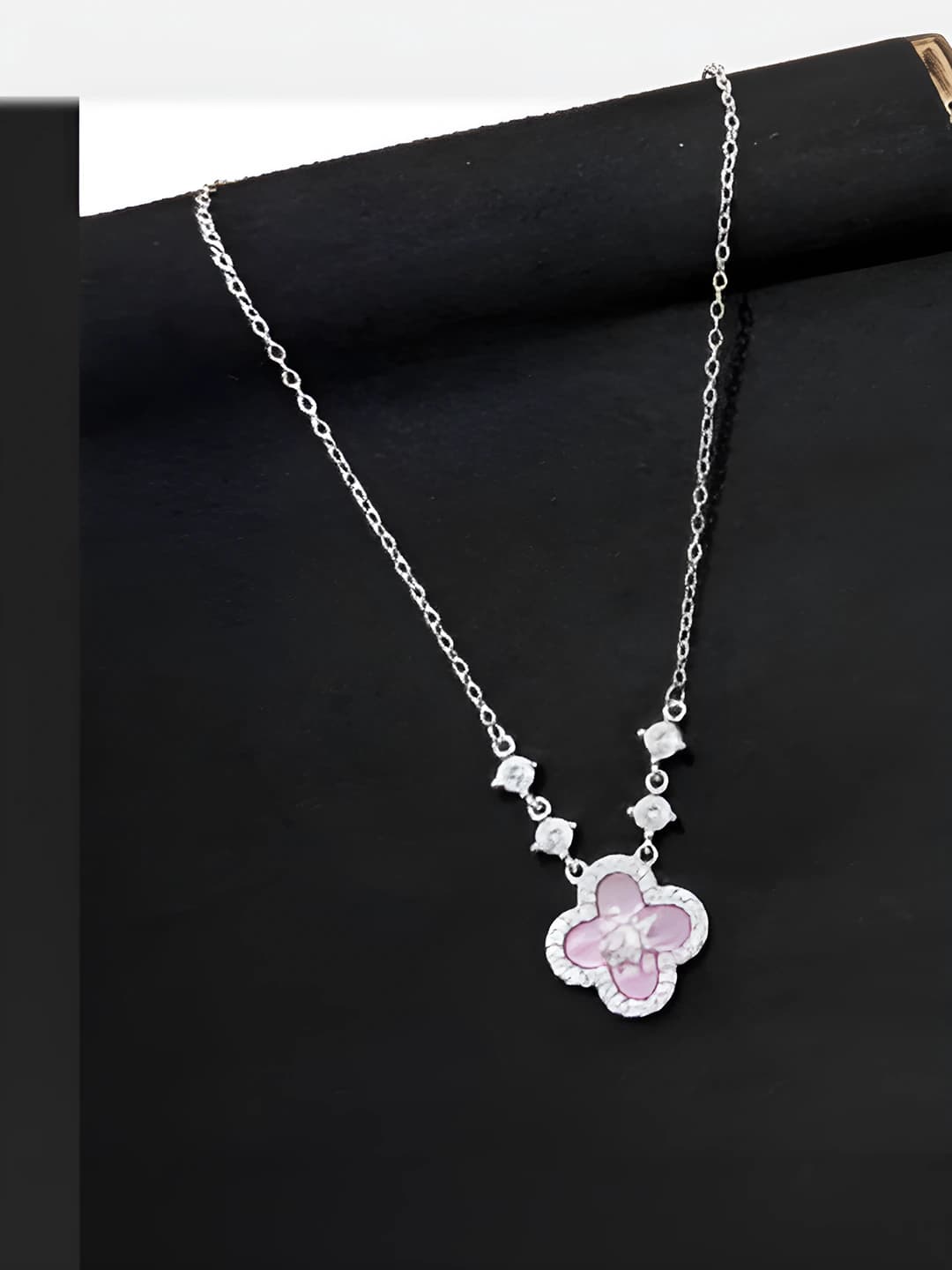 Pink clover necklace (silver)