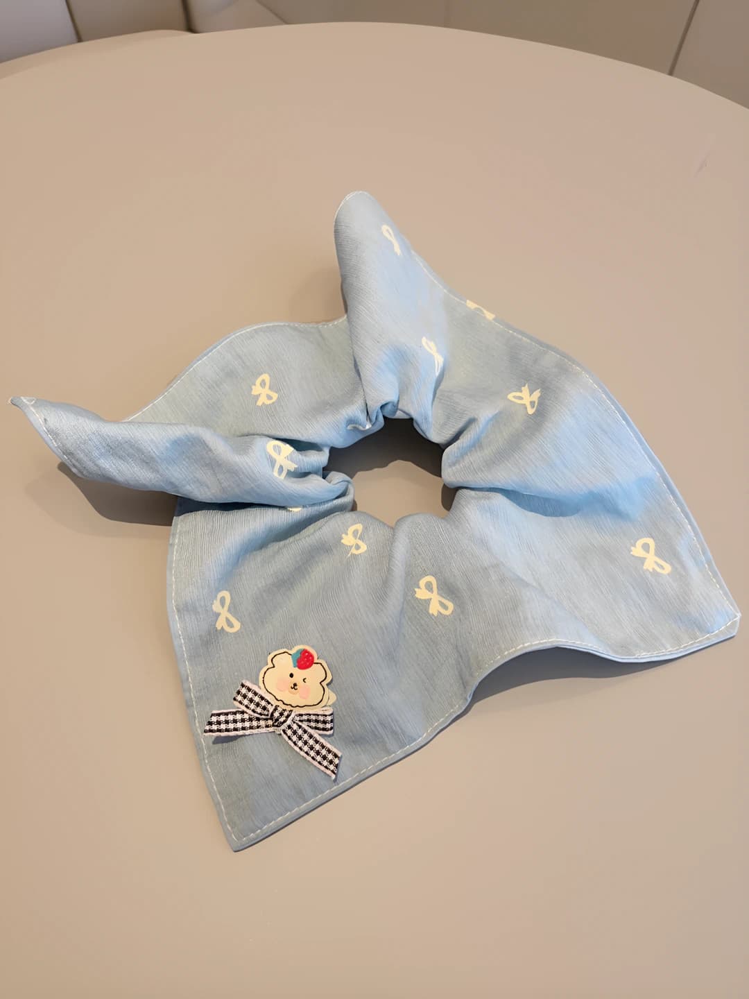 Ko'k bow, kvadrat
