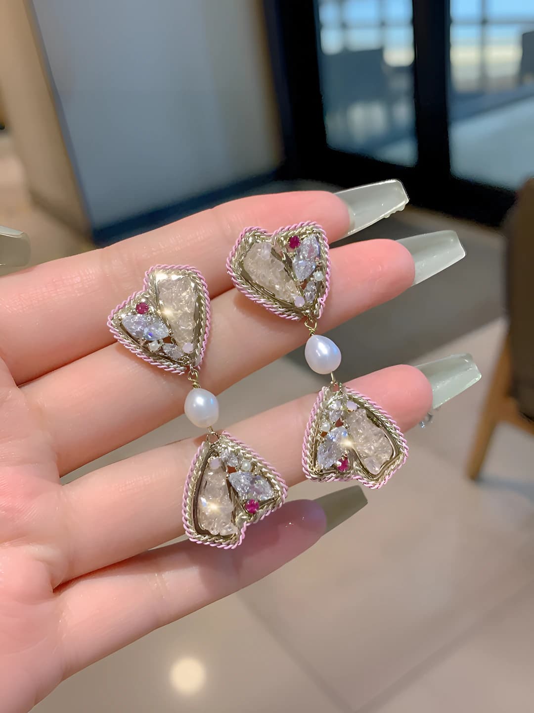 Women's retro style earrings with imitation pearls and crystals in heart shape