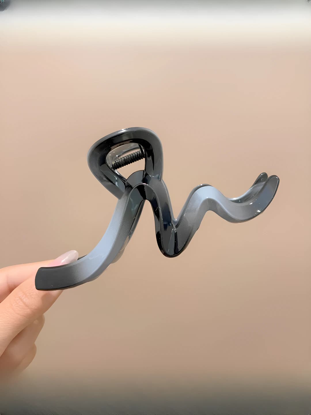 Black, geometric wave, 13 cm