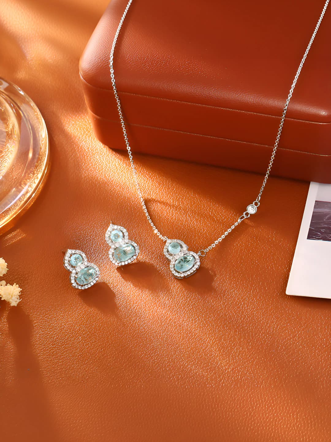 Women's jewelry set: gold-plated brass necklace and earrings with zircon in gourd shape