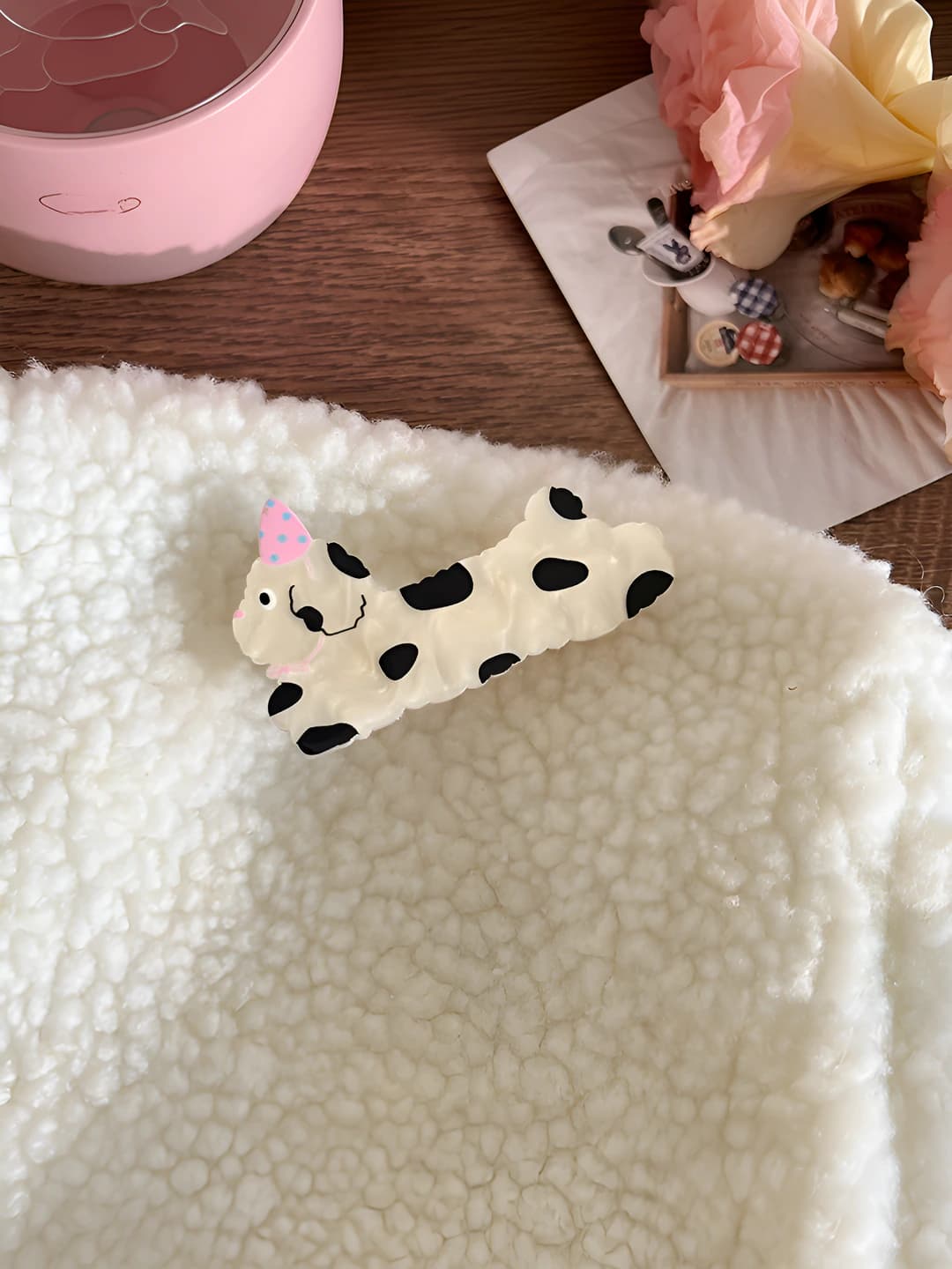 Black & white dog, hair clip