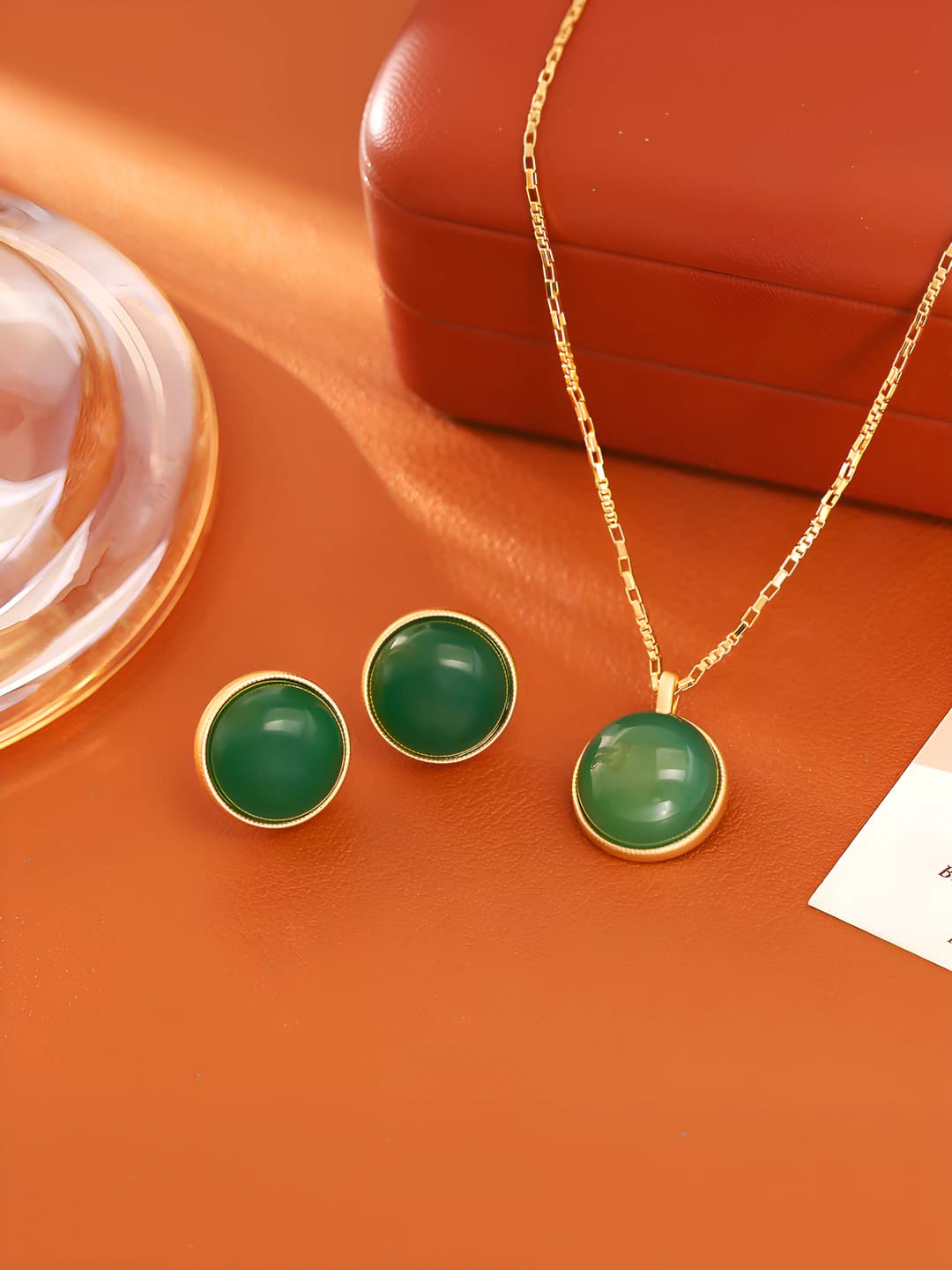 Ayollar uchun taqinchoqlar toʻplami: emerald agat soatli zanjir va retro uslubdagi quloqchoqlar