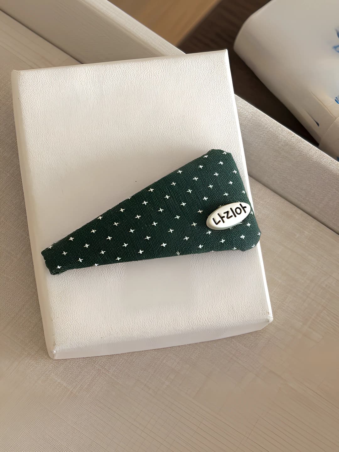 Dark green clip