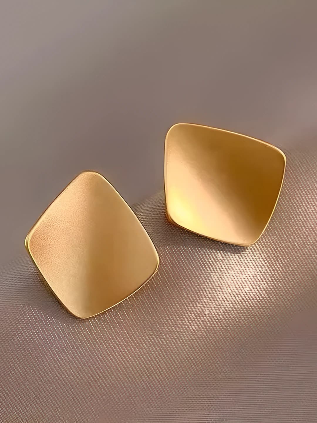 32-Gold thin square stud