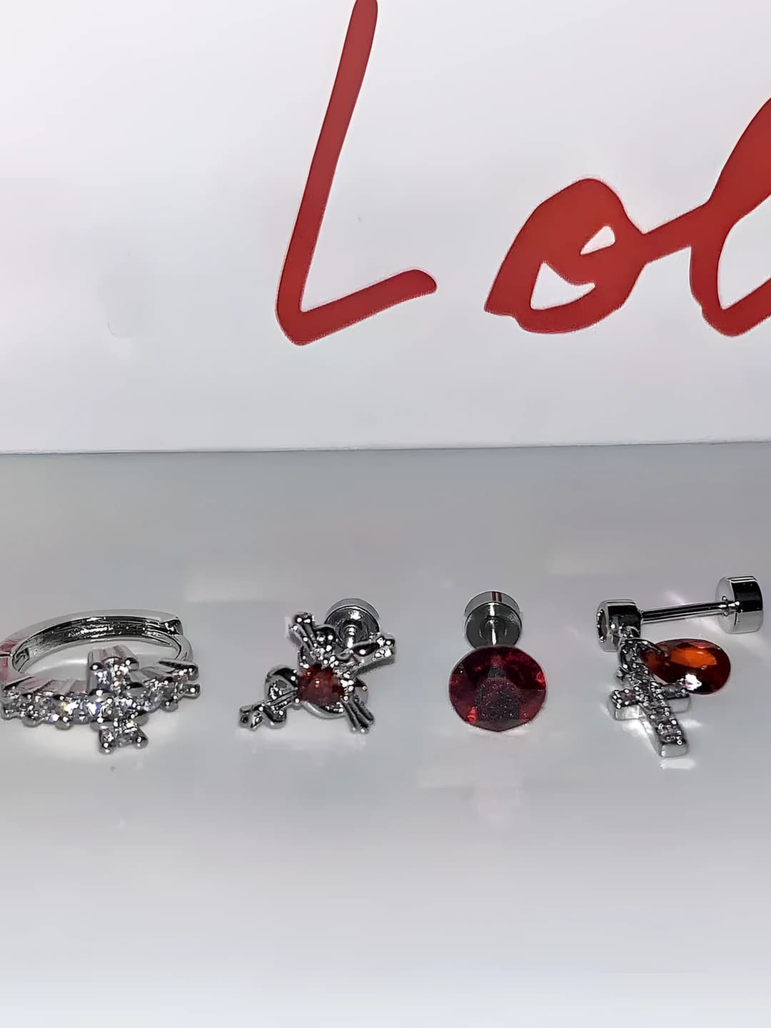 Ear stud - single - Red diamond