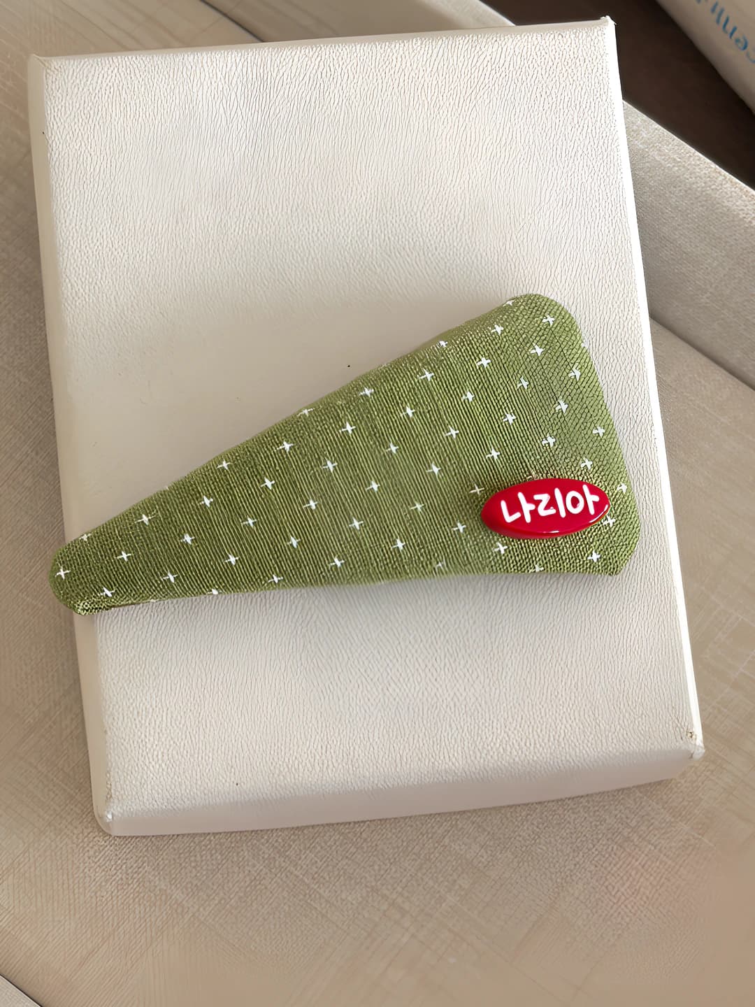 Light green clip