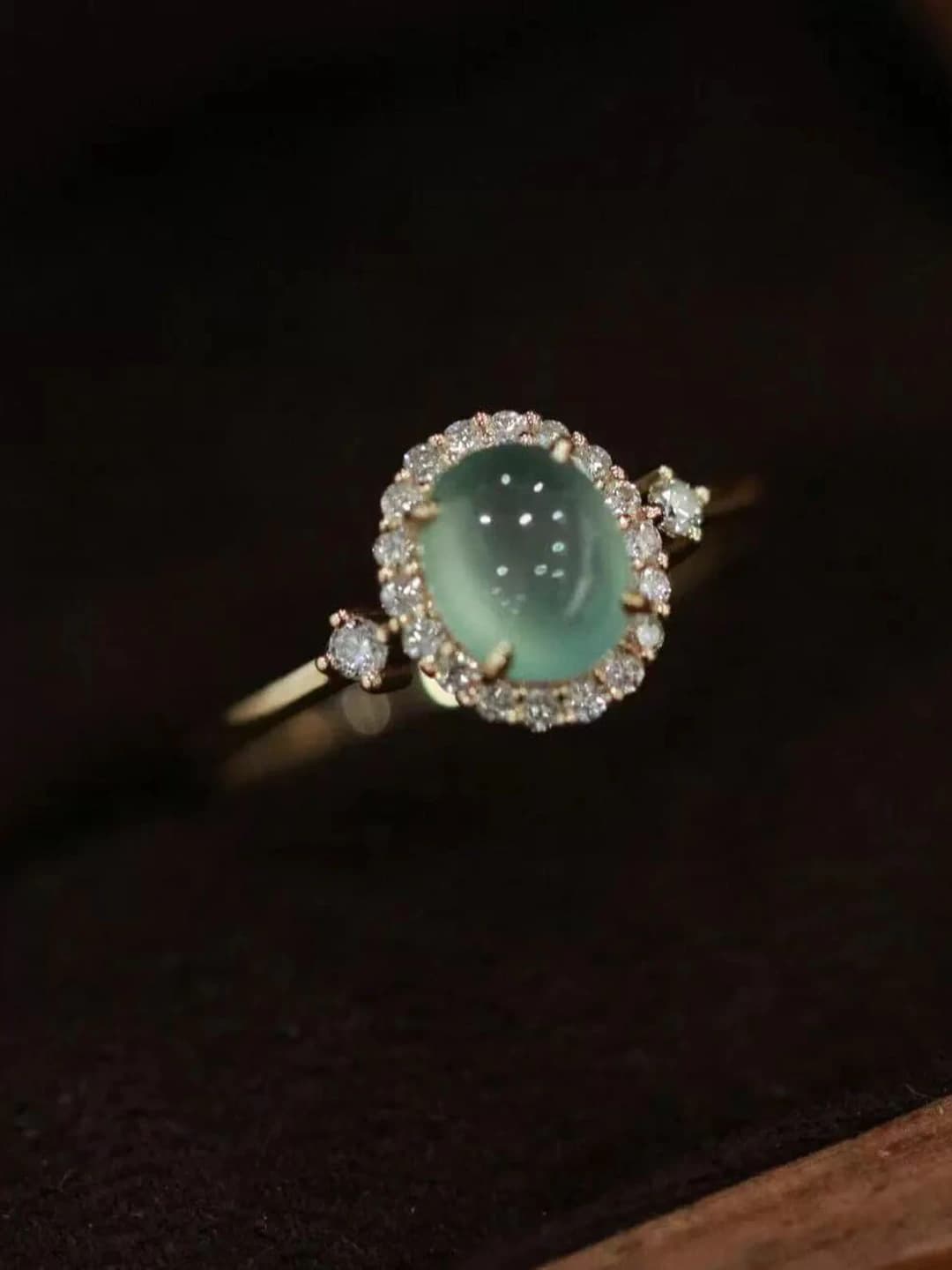 Women's retro style geometric ring, made of copper, with green chalcedony imitation
