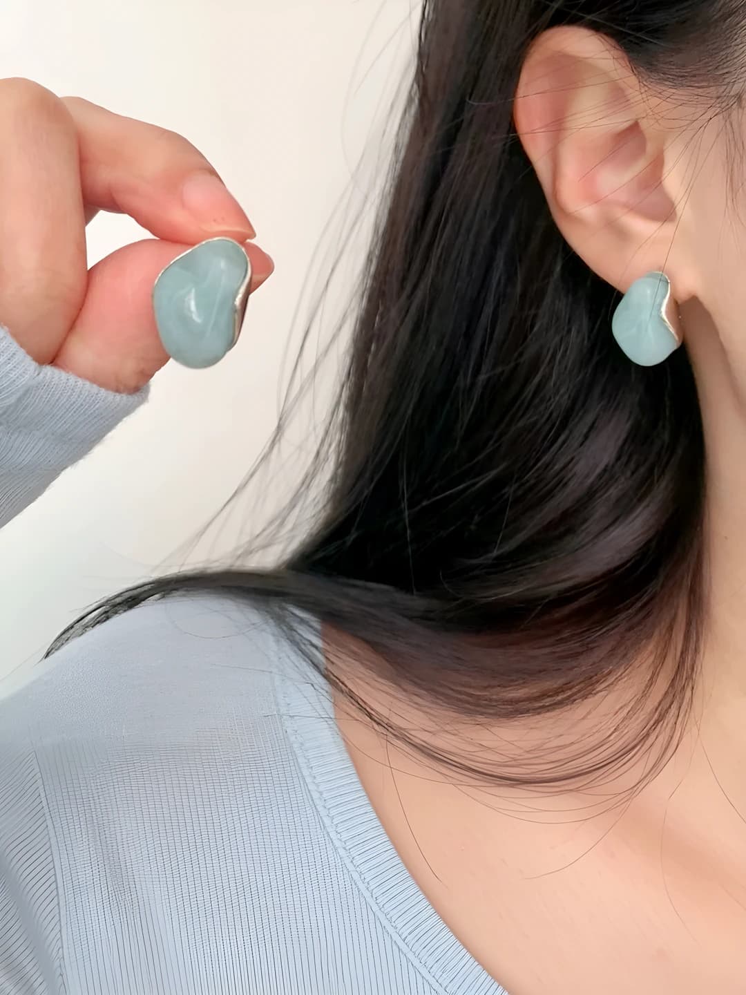 Women's silver post mint blue geometric stud earrings, unique design, simple and fresh, ice-clear and delicate
