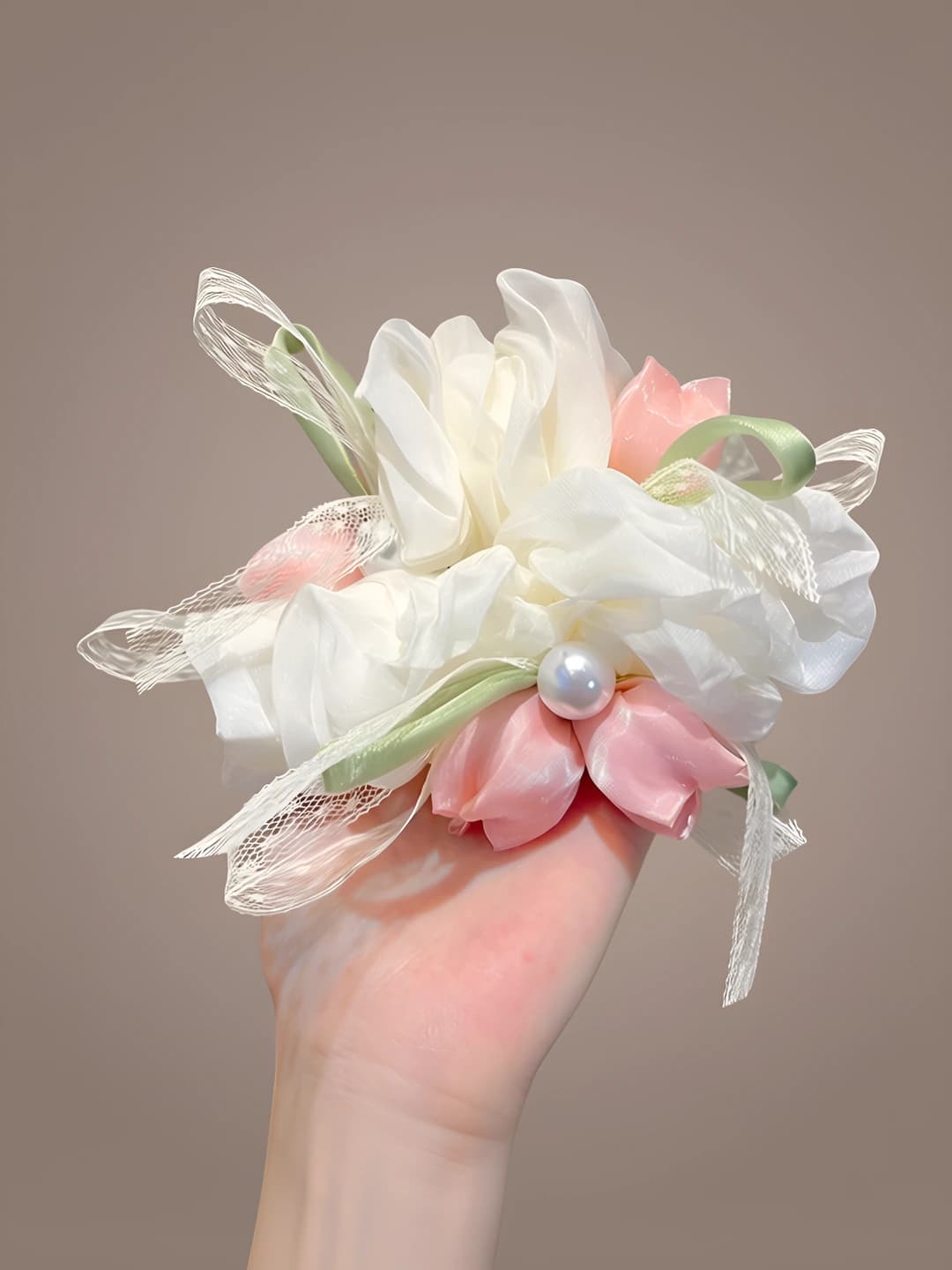 1# White tulip bow ~11 cm