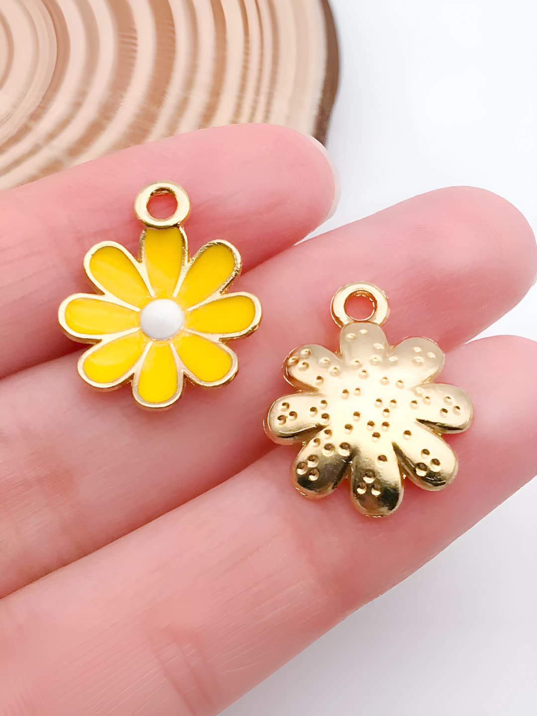 1 pc yellow daisy 15x18mm-0.8g