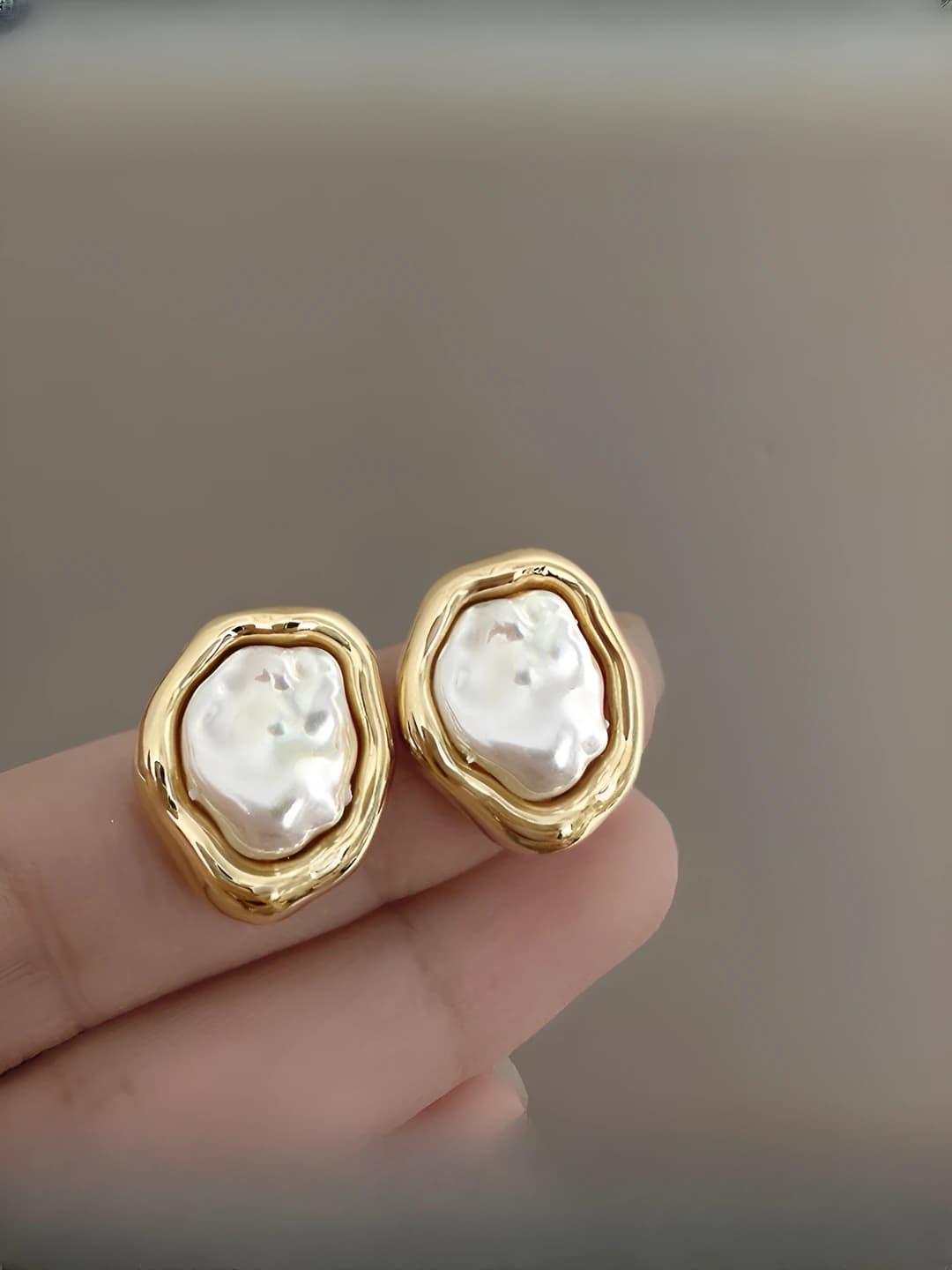 Baroque pearl earrings