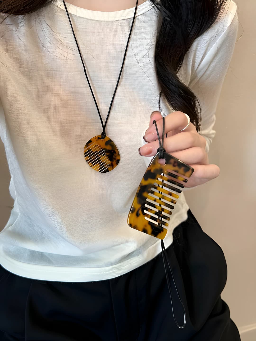Women's retro leopard print comb pendant leather cord necklace, long sweater chain for autumn-winter