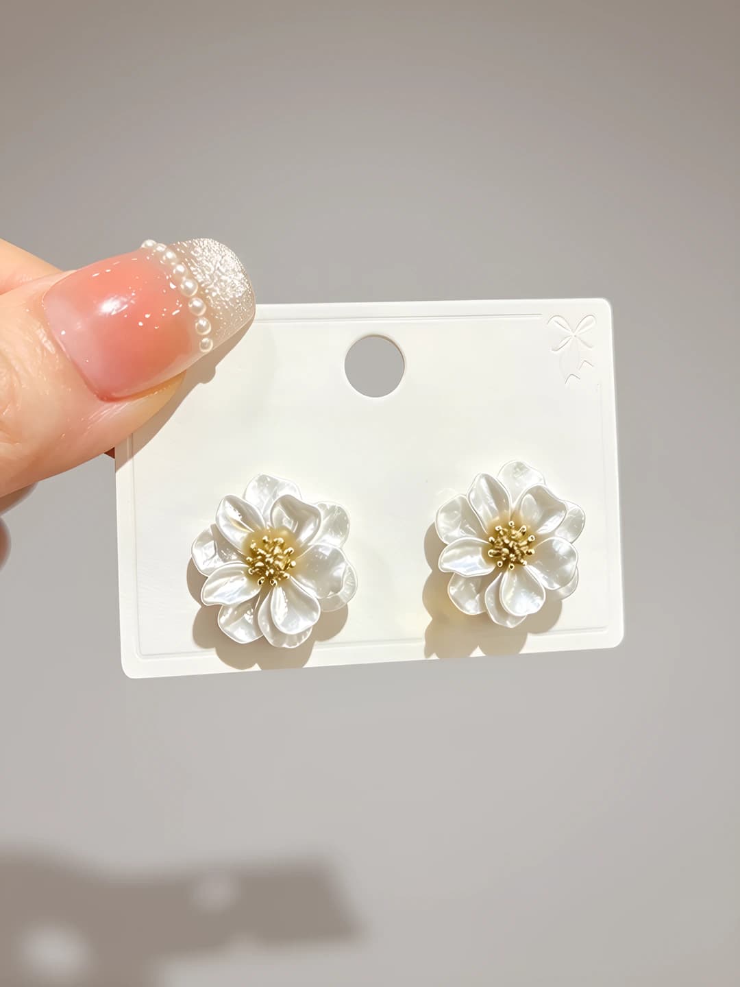 925 silver, white flower studs