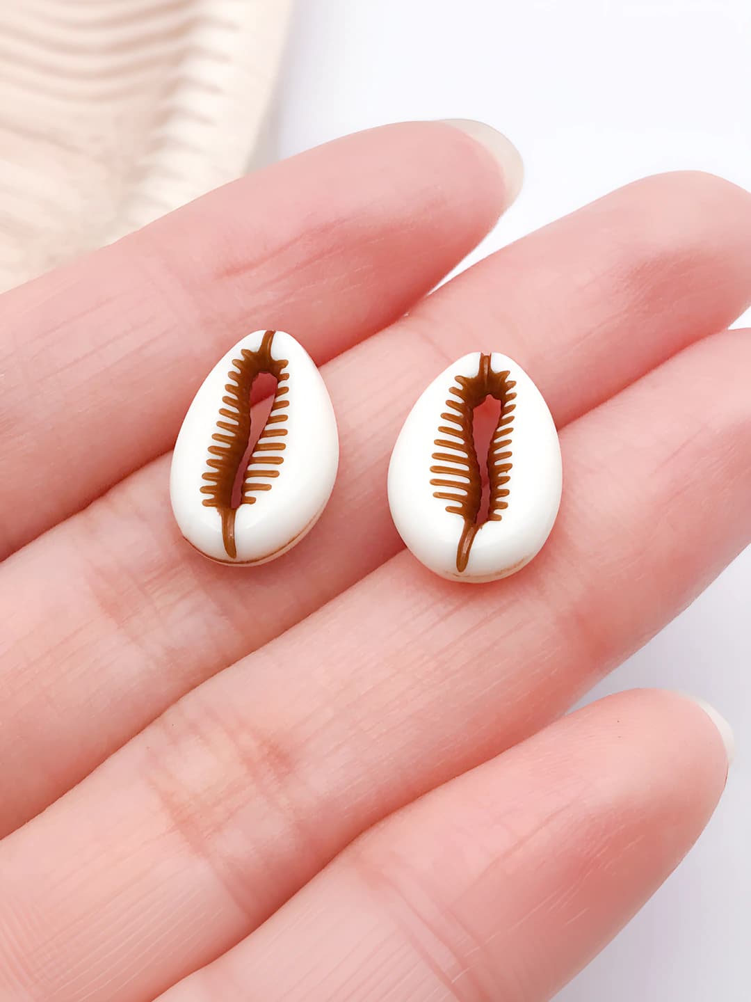 1 шт. малый коричневый акрил раковина 15x10mm-0.4g