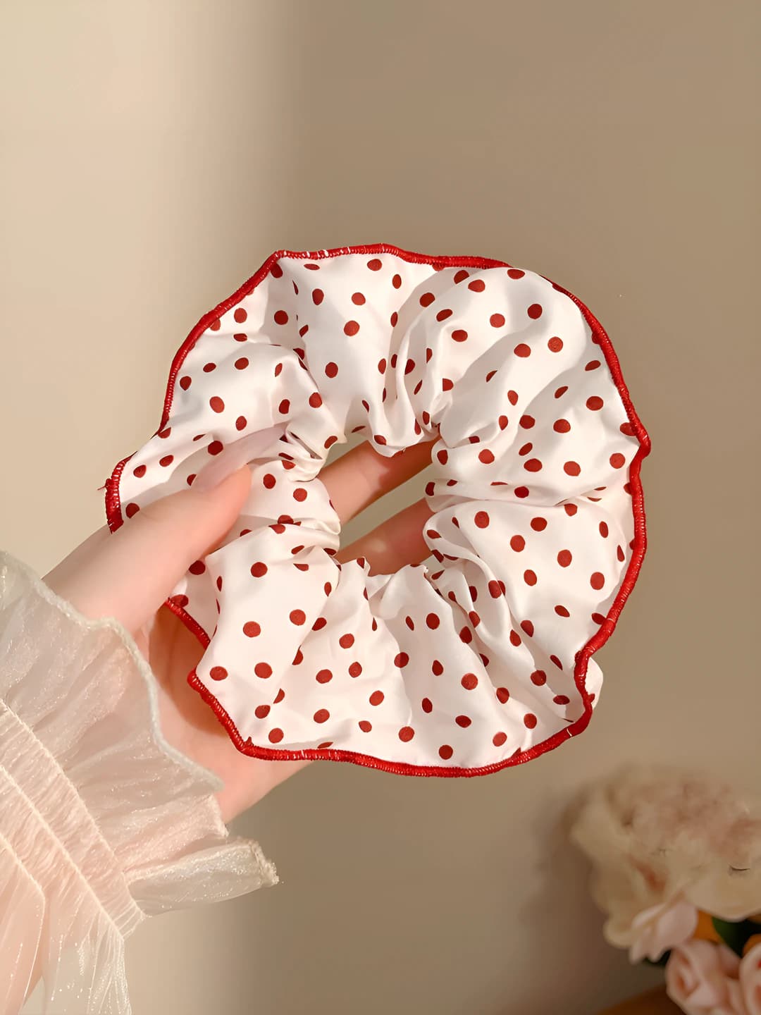 White polka dot, 14 cm