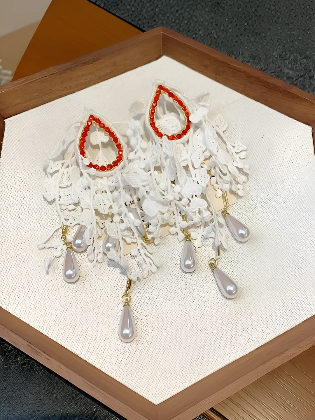 Серебряная игла - Золотой - Красный-Белый