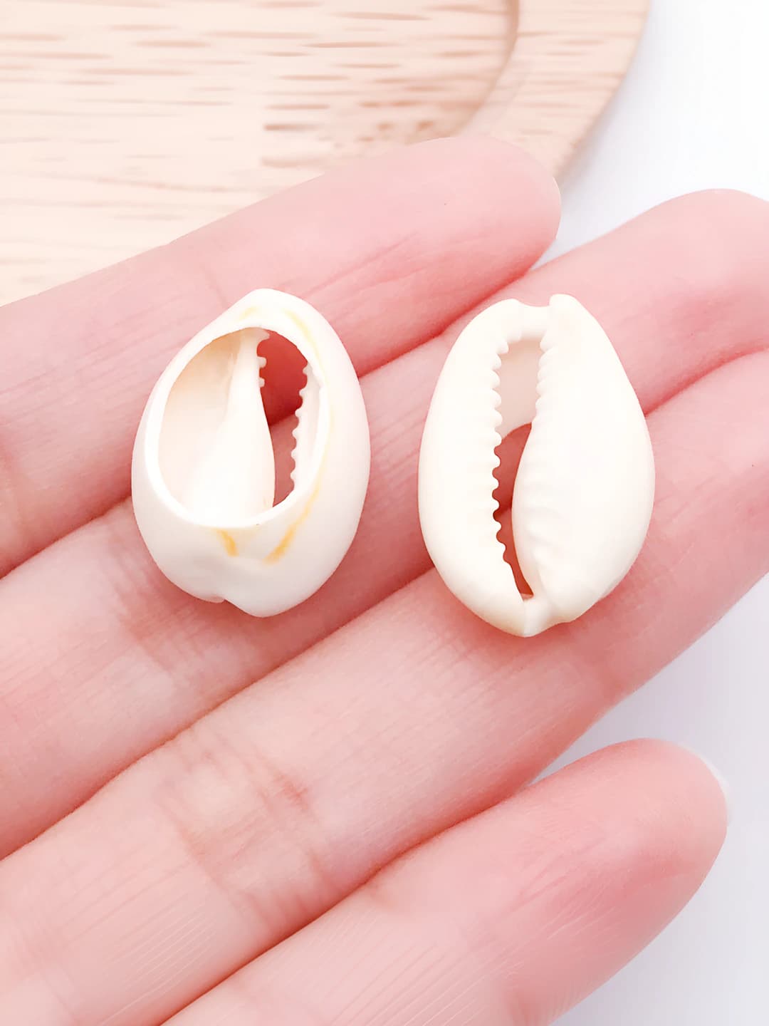 10g (7 dona) 18-20mm teshikli sut rangli tabiiy qotil 20x14mm 1.44g